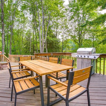 Family-Friendly Cadillac Home With Golf Course Views Exterior photo